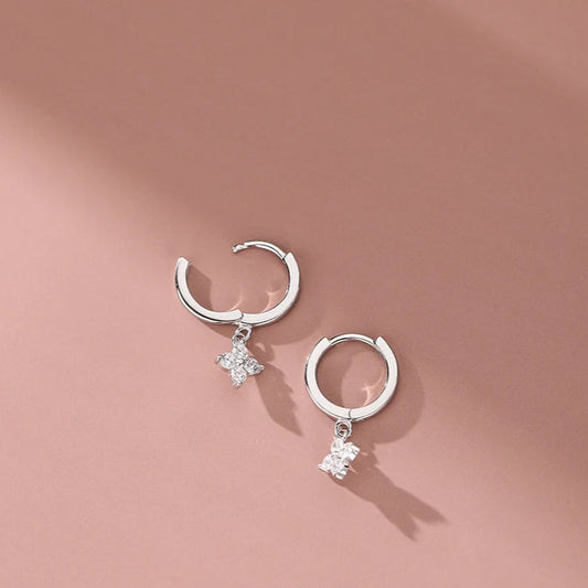 Ασημένια 925 σκουλαρίκια κρίκοι με κρεμαστό μοτίφ ζιργκόν σε σχήμα σταυρού