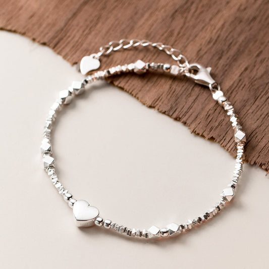 Ασημένιο βραχιόλι με χάντρες και διακριτικό μοτίβο καρδιάς 18Κ