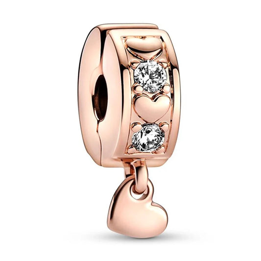 Ροζ charm χρυσού τόνου με καρδιές και λαμπερά ζιργκόν