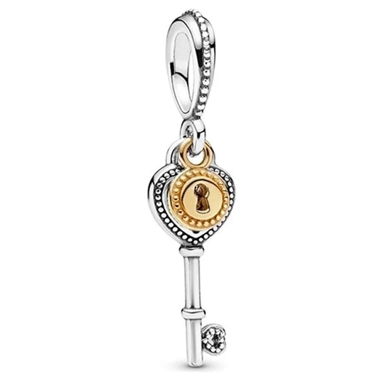 Charm κλειδί καρδιά σε ασήμι με χρυσαφι λεπτομέρεια