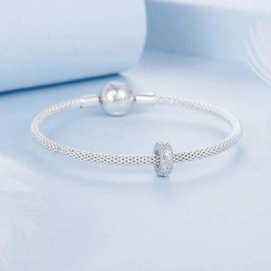 Charm με ανάγλυφα λουλούδια και λευκές πέτρες – Sterling Silver 925