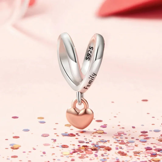 Ασημένιο charm με χάραξη family και καρδιά