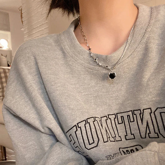 Κολιέ με μαύρη καρδιά και αλυσίδα από τιτάνιο.