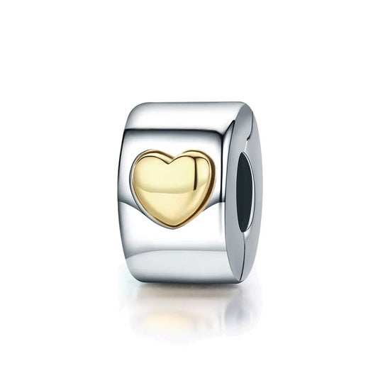 Ασημί charm με ανάγλυφη χρυσή καρδιά