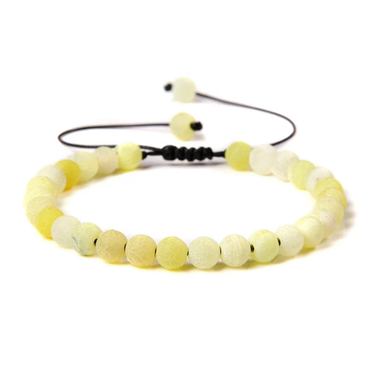 Βραχιόλι με κίτρινες crackle χάντρες από φυσική πέτρα και ρυθμιζόμενο κορδόνι – φωτεινό και κομψό.