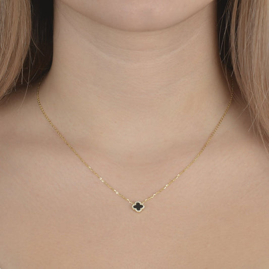 Κολιέ από ασήμι 925 με χρυσή επίστρωση και σταυρό σε μαύρη απόχρωση.