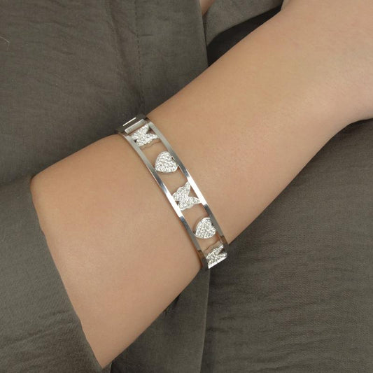 Βραχιόλι ασημί με διακοσμητικά μοτίβα από καρδιές και πεταλούδες.