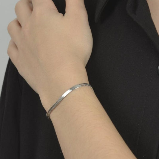 Ασημένιο βραχιόλι με απλή αλυσίδα snake.