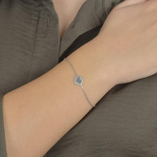 Ασημένιο βραχιόλι με λεπτή αλυσίδα και κυκλικό μοτίφ κυψέλη.