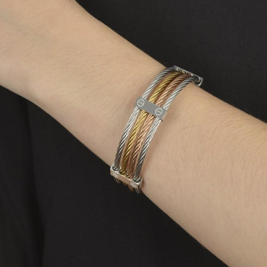 cuff βραχιόλι με πολυχρωμία σε ασημί, χρυσό και ροζ συρμάτινο σχέδιο.