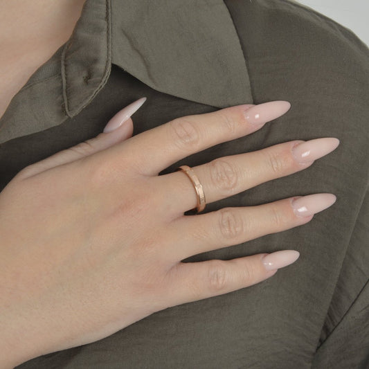 Ροζ χρυσό δαχτυλίδι με ρωμαϊκούς αριθμούς | rose gold roman numeral ring.