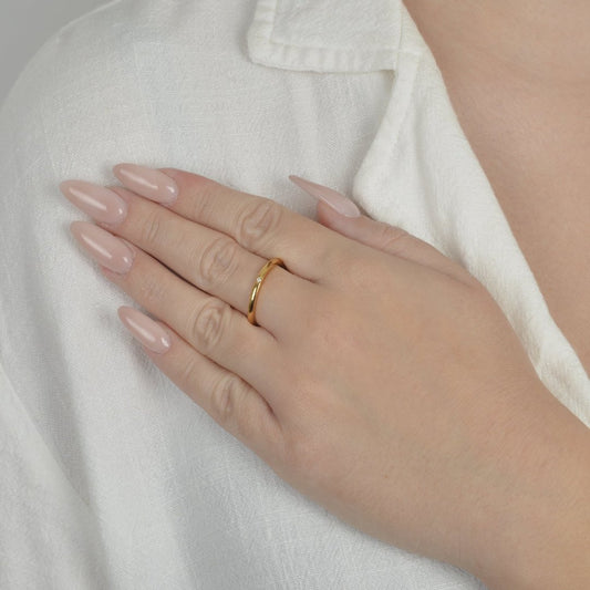 Χρυσό δαχτυλίδι με διακριτική πέτρα | gold ring minimal design single stone.