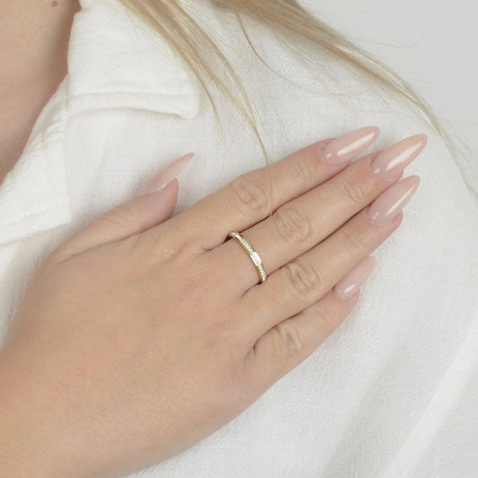 Χρυσό δαχτυλίδι με πέτρες | gold ring, delicate stones, elegant jewelry.