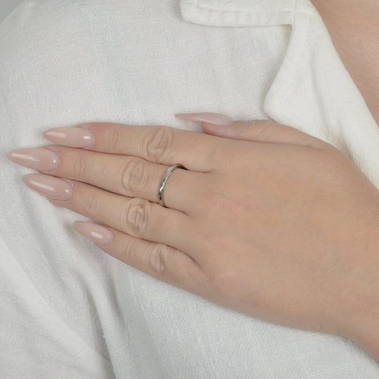 Ασημί δαχτυλίδι με διαμαντέ επιφάνεια | silver ring, faceted surface, minimal design.