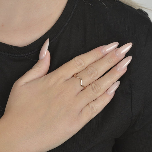 Ροζ χρυσό κυματιστό δαχτυλίδι | modern rose gold wavy ring.