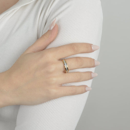 Χρυσό δαχτυλίδι με κρύσταλλα | gold ring with crystals, elegant design.