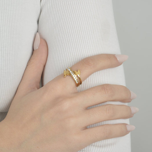 Χρυσό δαχτυλίδι με πεταλούδες και κρυστάλλους | gold butterfly ring, elegant jewelry.