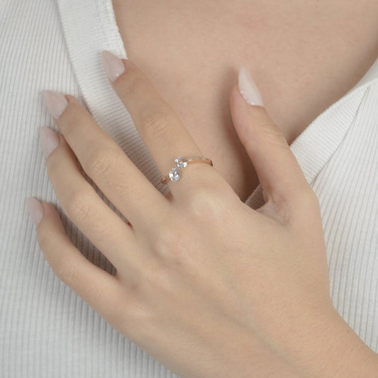 Ροζ χρυσό δαχτυλίδι με δύο ζιργκόν | rose gold double zircon ring.