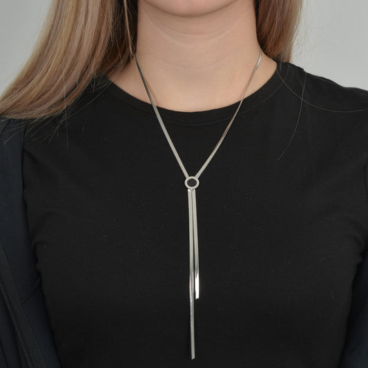 Ασημί κολιέ με διπλή αλυσίδα "φίδι" και στρογγυλό μαύρο διακοσμητικό.