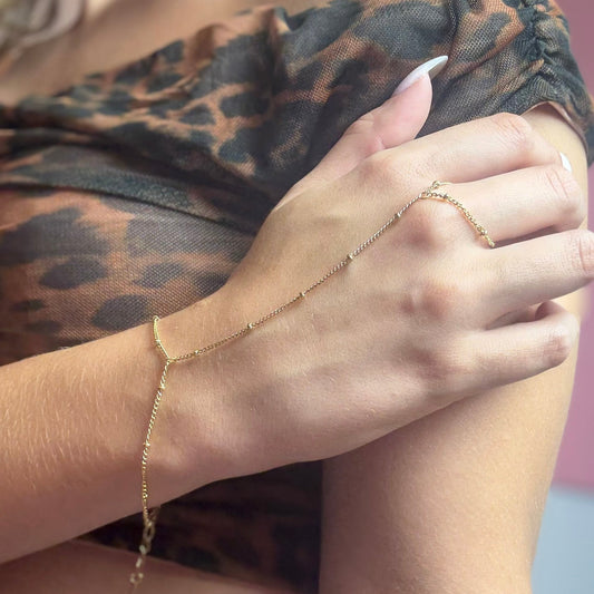 Βραχιόλι hand chain με δαχτυλίδι και λεπτή αλυσίδα