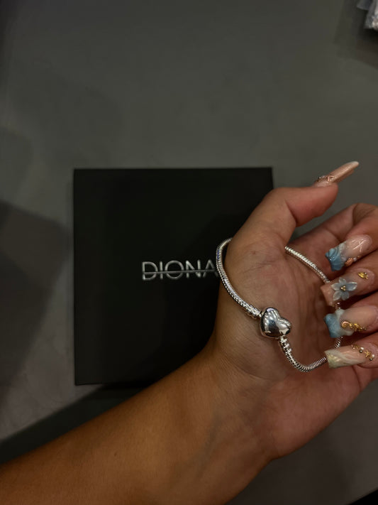 Ασημί βραχιόλι τύπου φίδι με κούμπωμα καρδιά