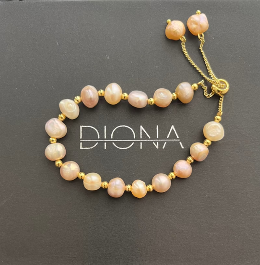 Elegant βραχιόλι με χάντρες μαργαριταριού και επιχρυσωμένο φινίρισμα