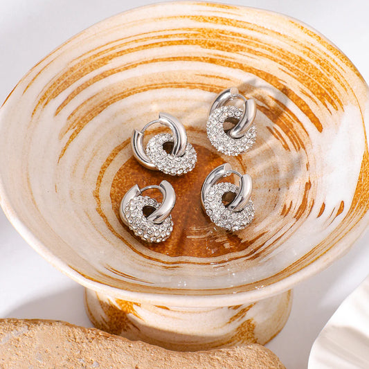 Ασημί σκουλαρίκια κρίκοι από ανοξείδωτο ατσάλι με ζιργκόν, διαστάσεις 1.8cm x 1.6cm, βάρος 16g.