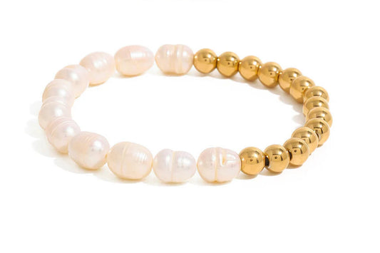 Βραχιόλι με λευκές πέρλες και επιχρυσωμένες χάντρες, διάμετρος 5.04cm, βάρος 16.54g.