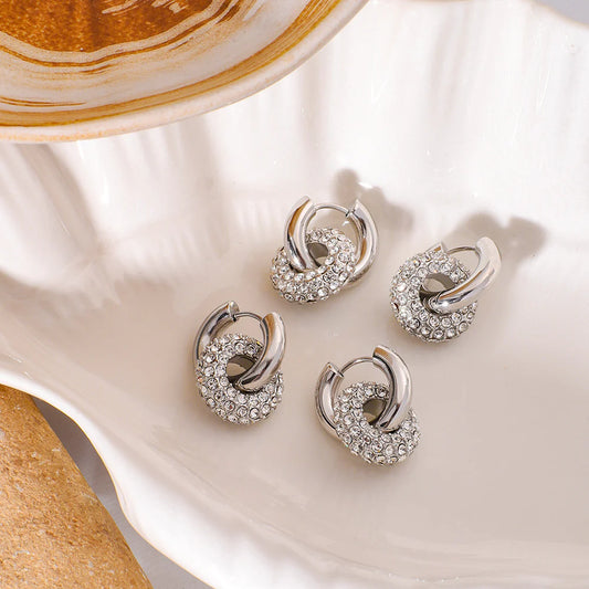 Ασημί σκουλαρίκια κρίκοι από ανοξείδωτο ατσάλι με ζιργκόν, διαστάσεις 1.8cm x 1.6cm, βάρος 16g.