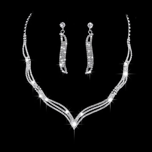 Ασημί σετ κοσμημάτων με πολύτιμους λίθους, κολιέ, βραχιόλι και σκουλαρίκια.