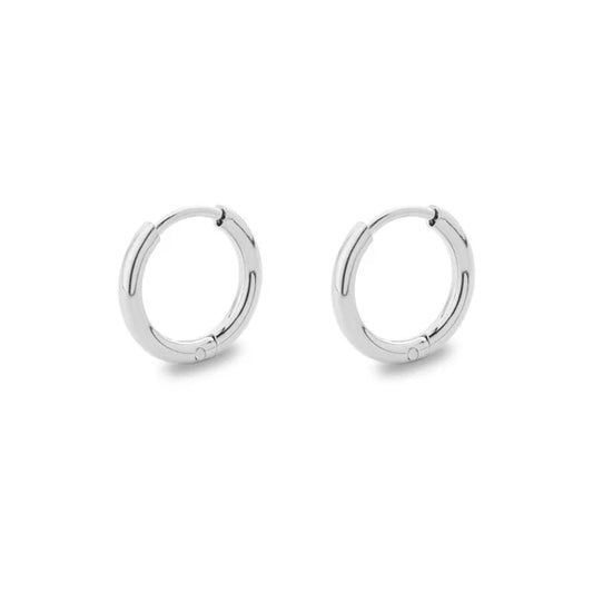 Ασημί κρίκοι μικρού μεγέθους, minimal και διαχρονικοί.