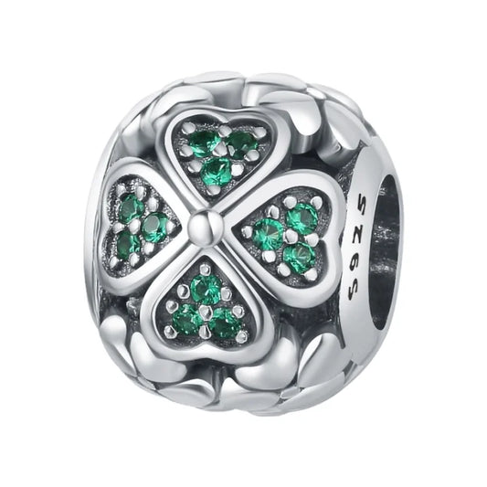 Charm με πράσινα ζιρκόνια σε σχέδιο τριφυλλιού