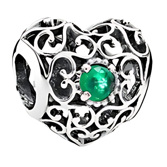 Ασημί charm καρδιά με πράσινο σμαράγδι, γενέθλια πέτρα Μαΐου.