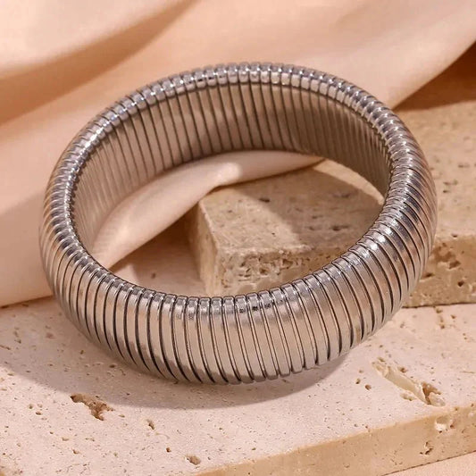 Ασημί βραχιόλι cuff με γεωμετρικό design 18Κ
