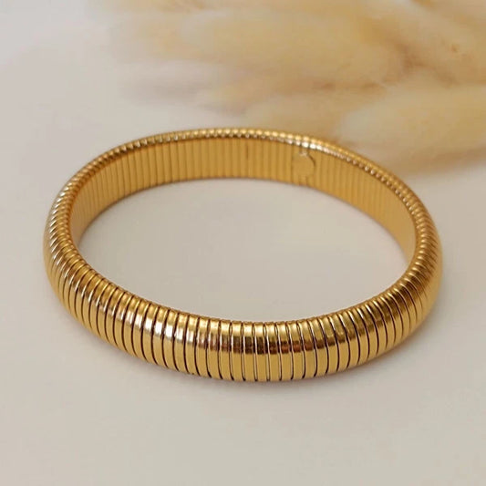 Επιχρυσωμένο βραχιόλι cuff με γεωμετρικό design 18Κ