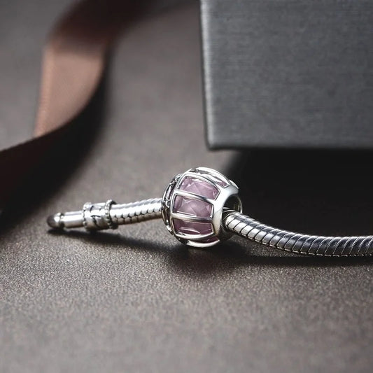 Charm με γεωμετρικό καστόνι και ροζ κρύσταλλο