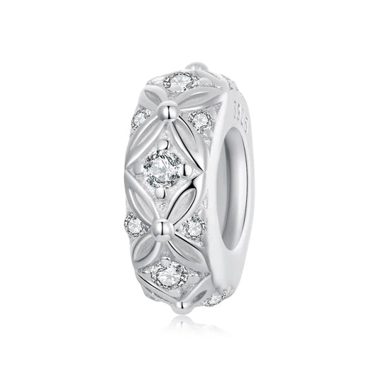 Charm με ανάγλυφα λουλούδια και λευκές πέτρες – Sterling Silver 925