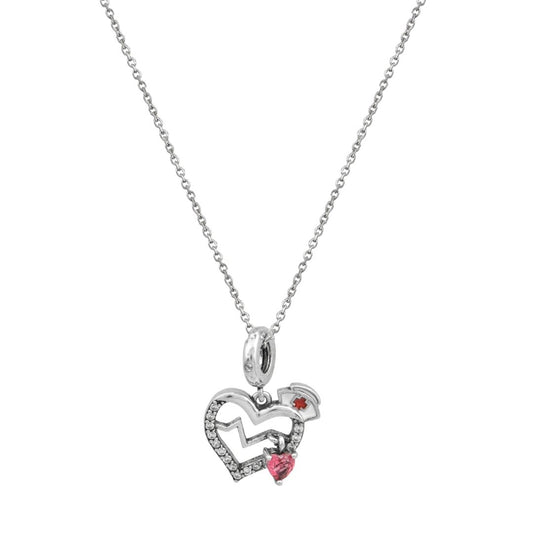 Ασημένιο κολιέ με μενταγιόν καρδιά και κόκκινες πέτρες.