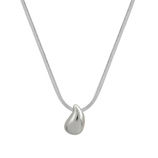 Ασημί κολιέ με σταγόνα.