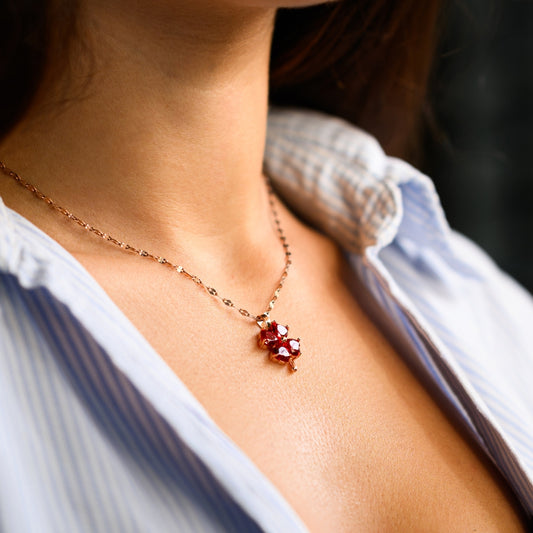 Ροζ Χρυσό Κολιέ με Τετράφυλλο Τριφύλλι και Κόκκινα Ζιρκόν !