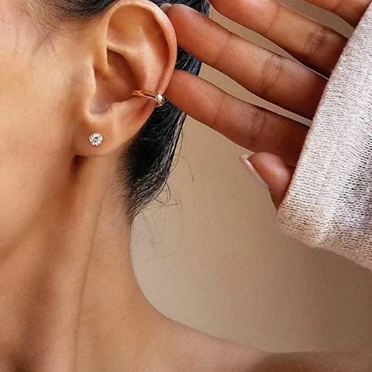 Ασημί σκουλαρίκια με στρογγυλό λευκό ζιργκόν