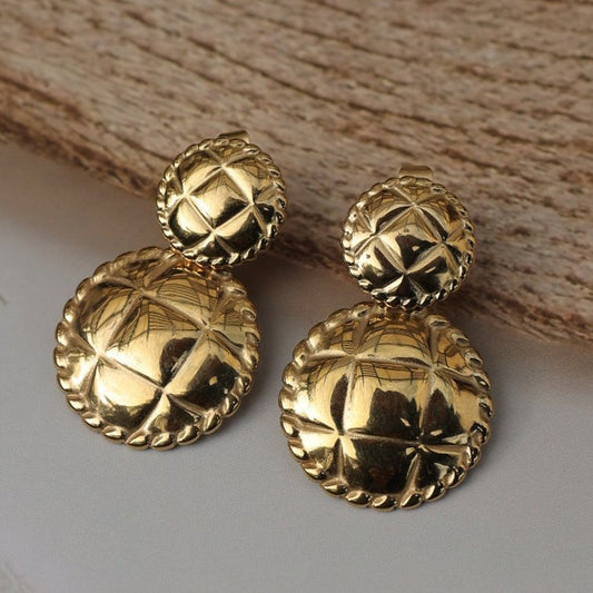 Επιχρυσωμένα σκουλαρίκια με γεωμετρικό σχέδιο