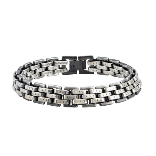 Ανδρικό ασημί βραχιόλι με ανάγλυφα μοτίβα σε στιβαρή κατασκευή.