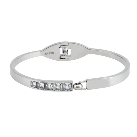 Βραχιόλι σε ασημί τόνο με διακριτικές πέτρες.