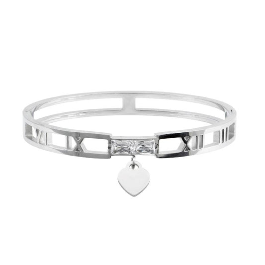 Βραχιόλι σε ασημί τόνο με λατινικούς αριθμούς και charm καρδιά.