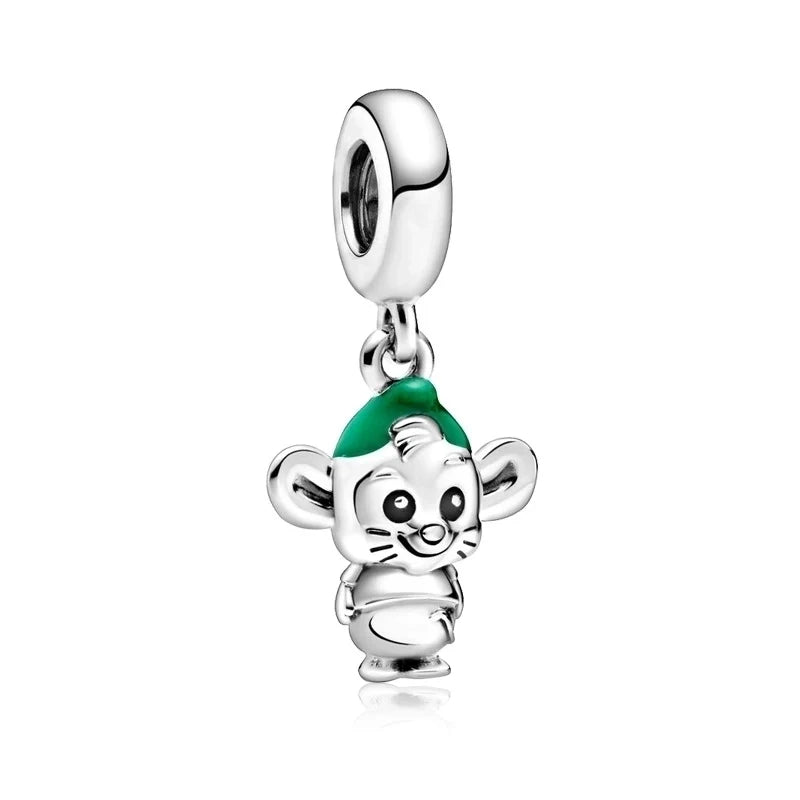 Disney Cinderella gus mouse dangle charm με πράσινο σκουφάκι και ασημί φινίρισμα.







