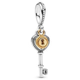 Charm κλειδί καρδιά σε ασήμι με χρυσαφι λεπτομέρεια