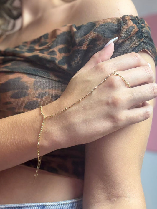 Βραχιόλι hand chain με δαχτυλίδι και λεπτή αλυσίδα