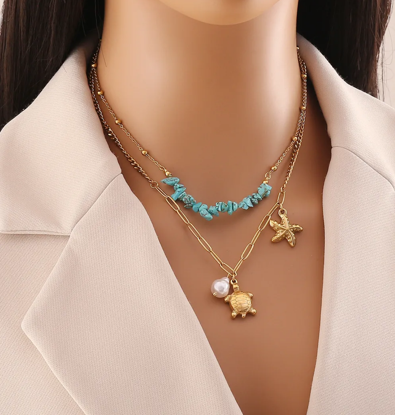 Κολιέ με χρυσή αλυσίδα, τιρκουάζ πέτρες και charms αστερία & χελωνάκι
