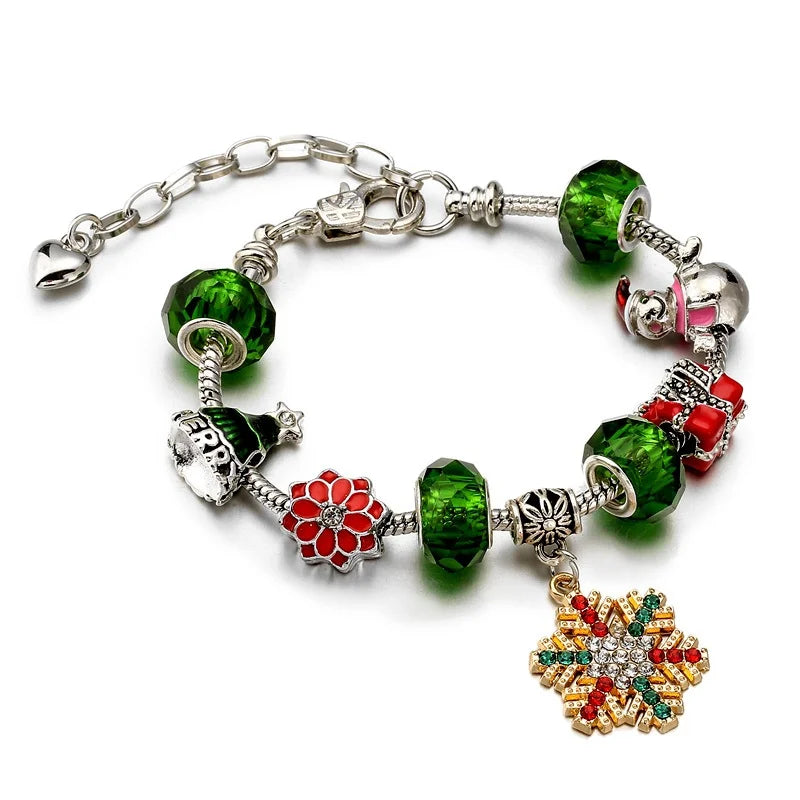 «Χριστουγεννιάτικο βραχιόλι με πράσινες χάντρες και γιορτινά charms»